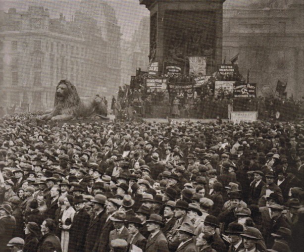 The picture of Trafalgar Square shows all heads turned as as section of the audience see the approach of the marchers.